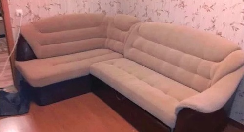 Перетяжка углового дивана. Белая Холуница