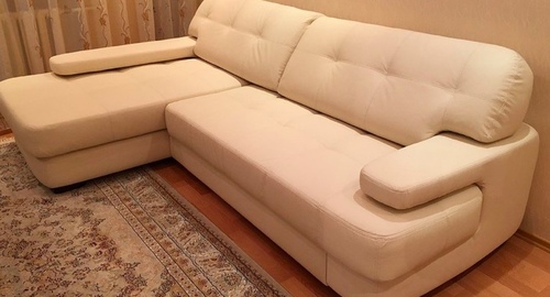 Обивка углового дивана.  Белая Холуница